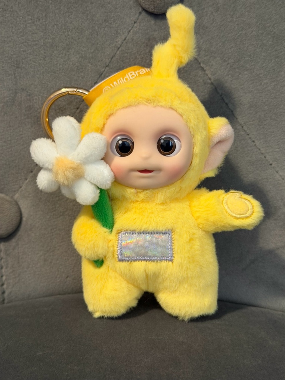 Pop Mart Teletubbies Laa-Laa “Say Hello”Plush Character Keychain with Flower